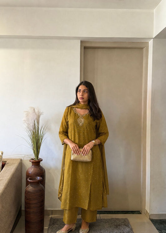 HALDI SUIT SET