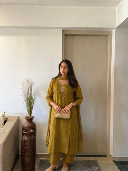 HALDI SUIT SET
